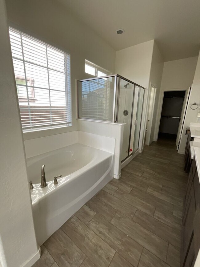 Building Photo - 10155 E Naranja Ave