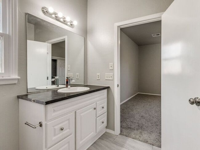 Building Photo - Renovated 3-bedroom, 2-bath home located in the heart of Edmond!