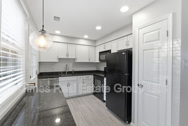 Building Photo - 136 Brookfield Ct