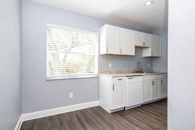 Building Photo - Newly Renovated and Remodeled - 2 Bedroom 1 Bath for Lease in Brandon, FL