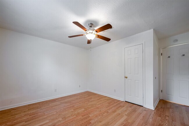 Building Photo - 11926 Osage Park Dr
