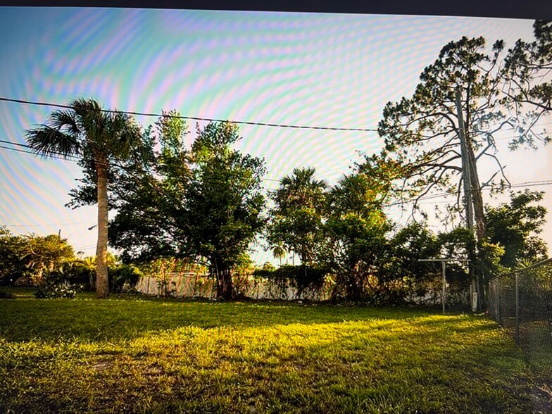 Building Photo - 4604 Normandy Dr