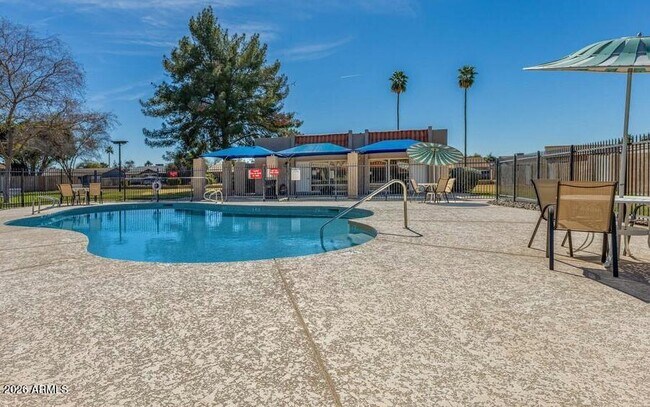 Building Photo - 5314 S Palm Dr