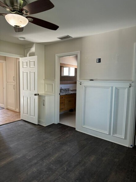 Building Photo - 1112 W Coronado St