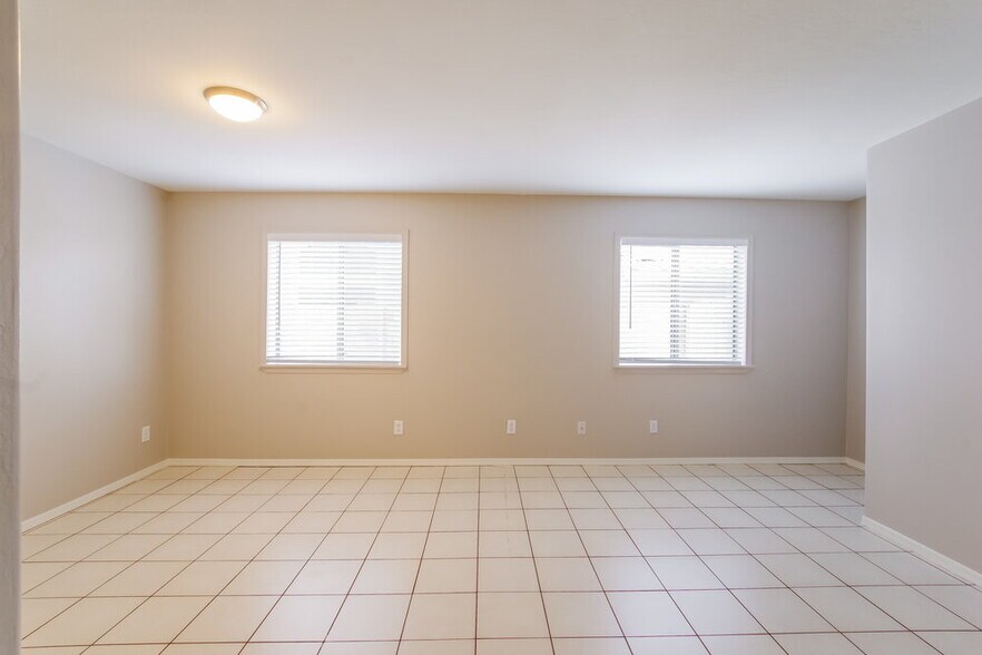 Building Photo - 6115 W Park View Ln