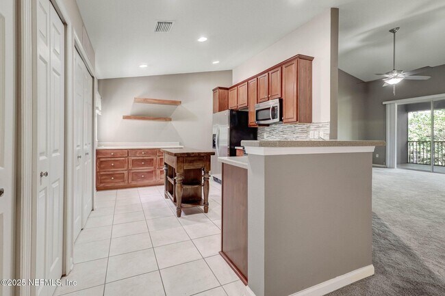 Building Photo - 6609 Spring Flower Ct