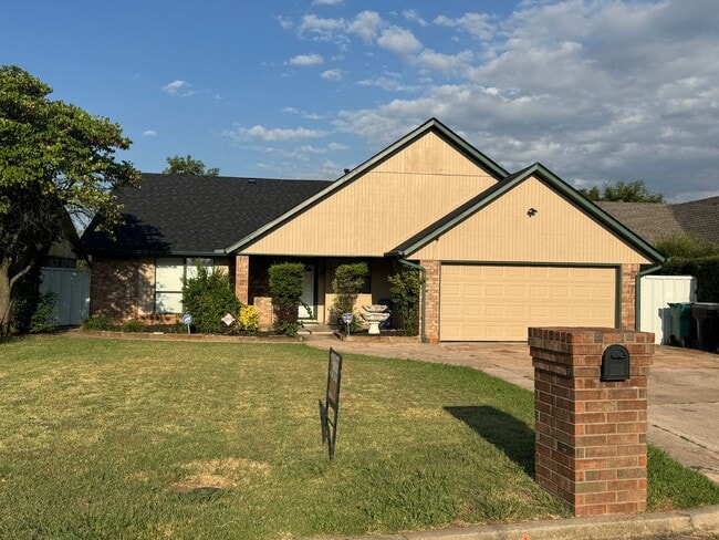 Primary Photo - 200 off your move in before 10/15 ! Be Wow...