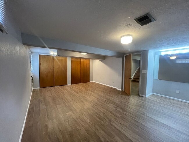 Building Photo - $0 DEPOSIT OPTION. TRI-LEVEL AURORA HOME WITH MODERN AMENITIES AND SPACIOUS INTERIORS