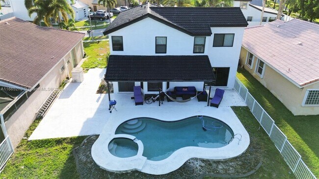 Building Photo - 1211 SW 178th Way