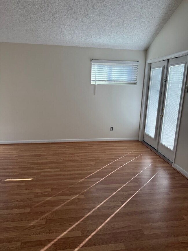 Building Photo - Adorable 2 Bedroom Off Alamance Church Road