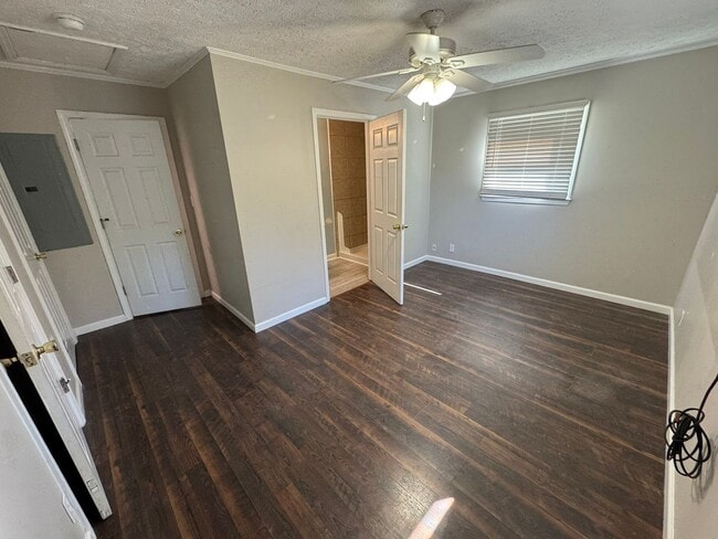 Building Photo - Arch Street Gem!