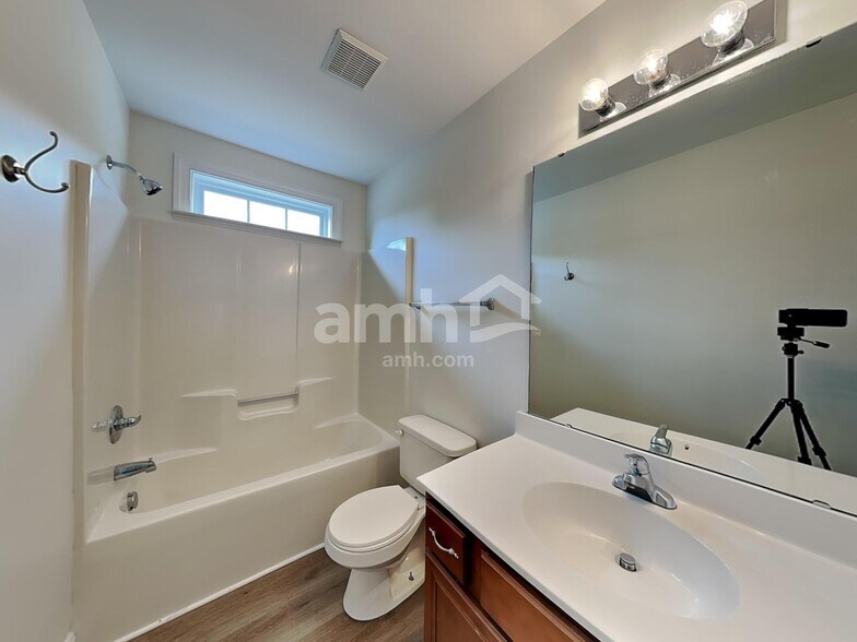 Building Photo - 1013 Triple Crown Dr