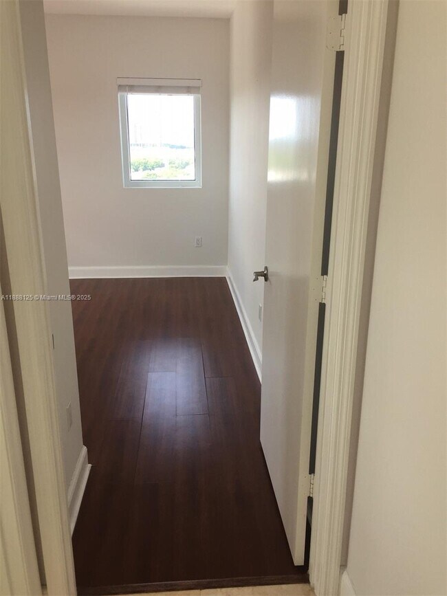 Building Photo - 15051 Royal Oaks Ln