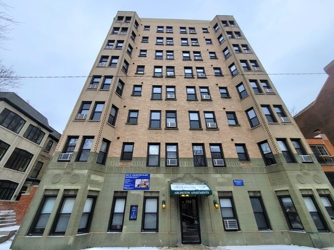 Building Photo - 555 W Arlington