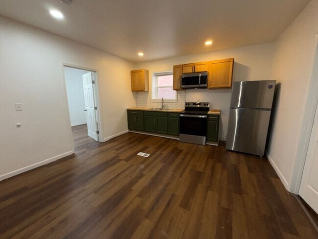 Building Photo - 3956 Pennsylvania Ave