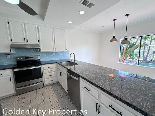 Building Photo - Beautiful townhome in The Trails at Calavera!