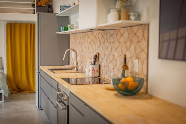 Building Photo - Ojai hideaway!