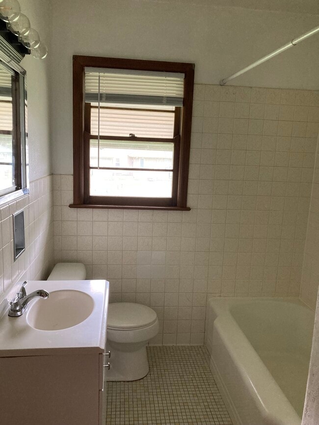 Building Photo - 4124 Lower Beaver Rd