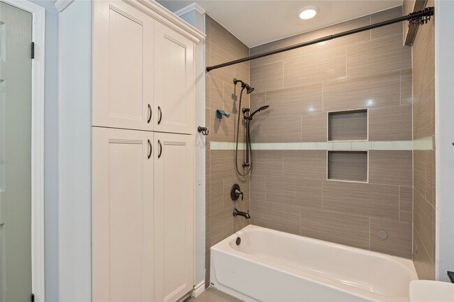 Building Photo - 4034 Shady Springs Dr
