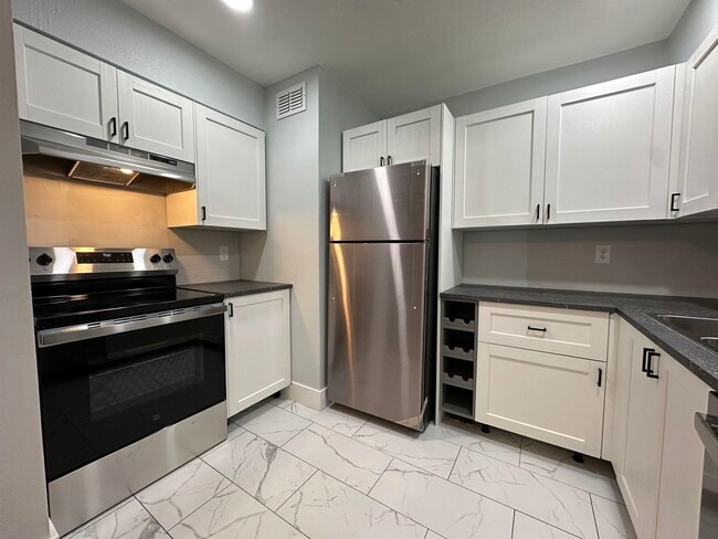 Building Photo - 1951 N Meridian Rd