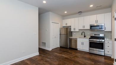 Building Photo - 1933 S May St