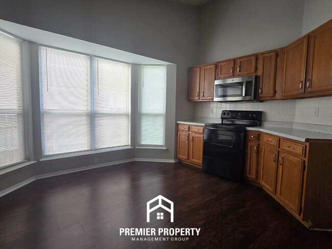 Building Photo - Stunning 3BR/2BA Florissant Home with Fireplace, 2-Car Garage & Fenced Yard!
