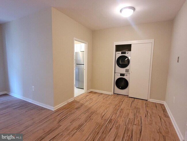 Building Photo - 135 S 19th St