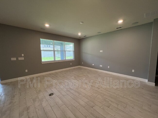 Building Photo - 4535 Gliding Wave St