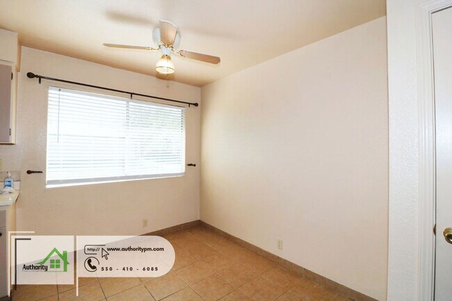 Building Photo - 1553 Bramble Pl