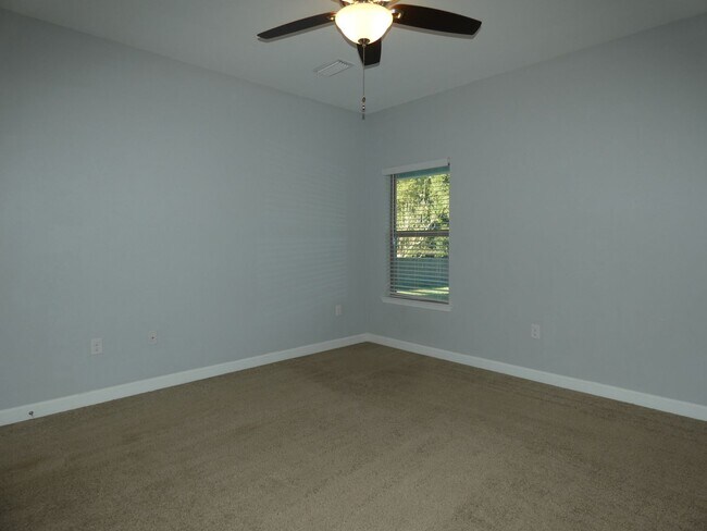 Building Photo - Spacious 3-Bedroom Home - Half Acre Lot