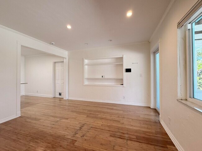Building Photo - 1413 SW 23rd Ave