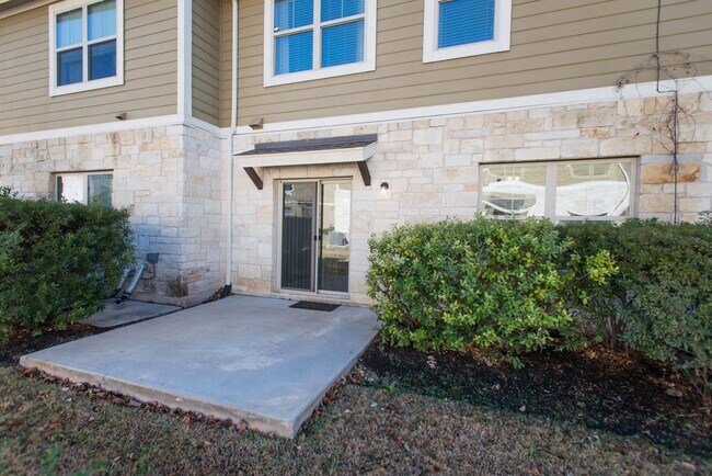 Building Photo - Model Home in City Side Condo Community