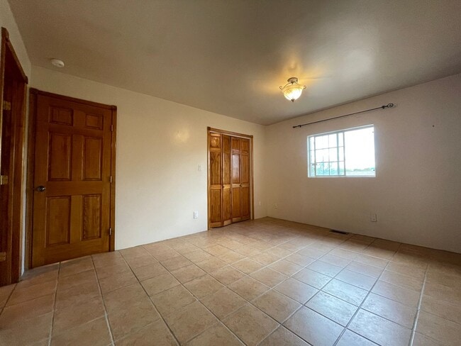 Building Photo - 212 S El Rancho Rd