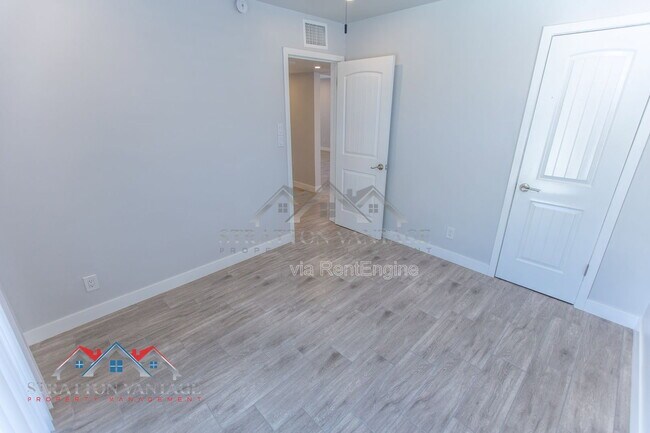 Building Photo - 2912 W Butler Dr