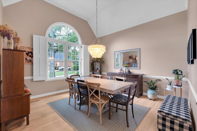 Building Photo - Beautiful Home in the Heart of Greenville