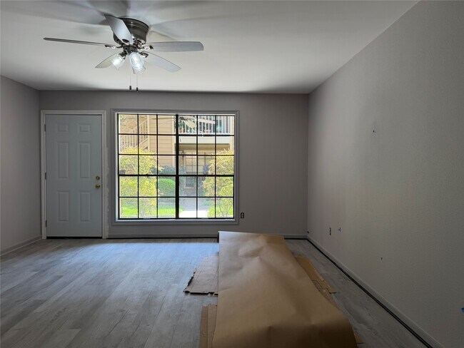 Building Photo - 1311 Antoine Dr