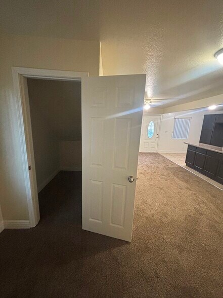 Building Photo - 116 E 82nd St