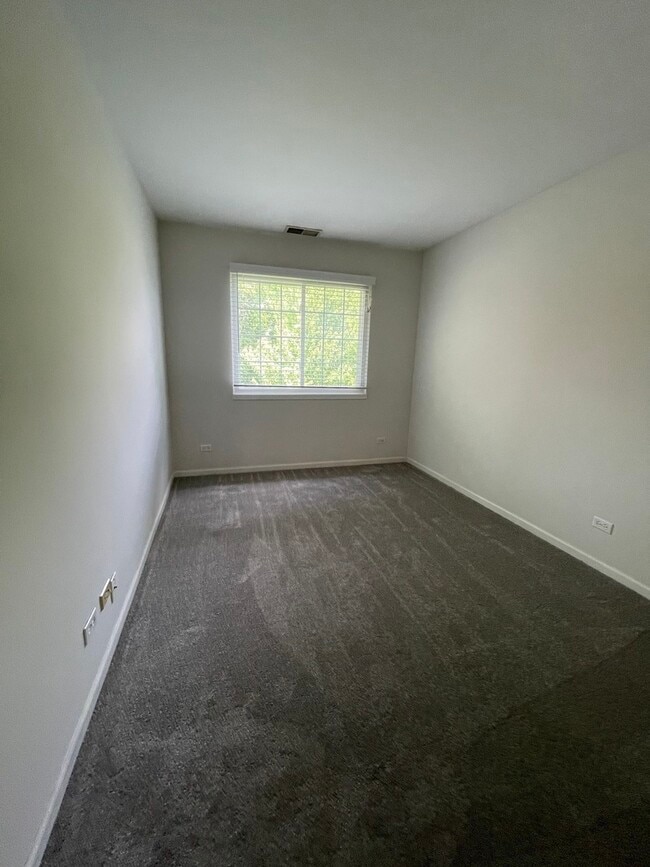 Building Photo - 883 Brompton Ct