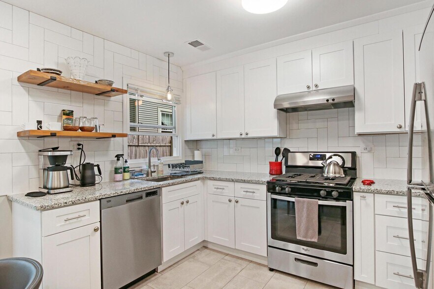 Building Photo - 500 W Pacific Ave