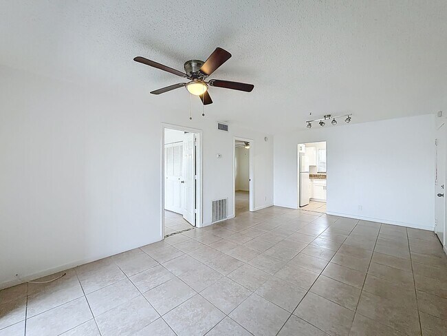 Building Photo - 235 Lake Dora Dr
