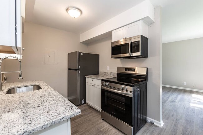 Building Photo - 209 Johnson St