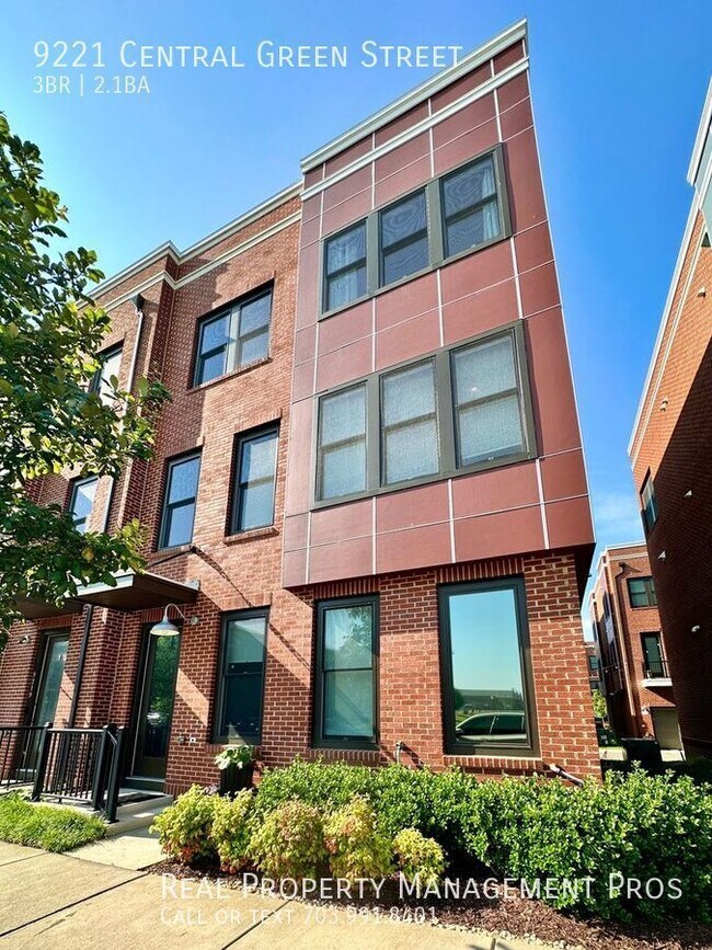 MASSIVE TOWNHOME 2700+ SQ FEET AND 1000+... 9221 Central Green St