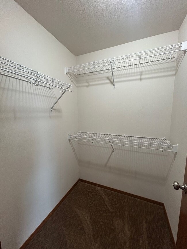 Building Photo - Spacious 3 Bedroom 2.5 Bath Duplex in Post Falls