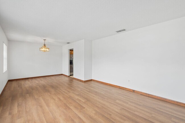 Building Photo - **Recently upgraded 4/2 pool home in Longw...