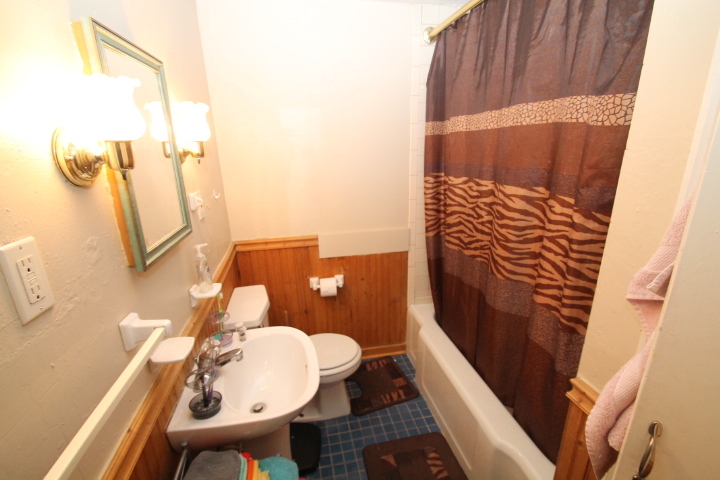 Upper Full Bath - 215 W 12th St