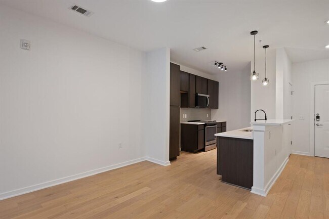 Building Photo - 2505 Thornton Rd