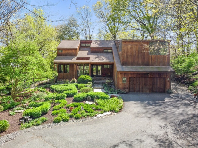 Primary Photo - 28 Delaware Rd