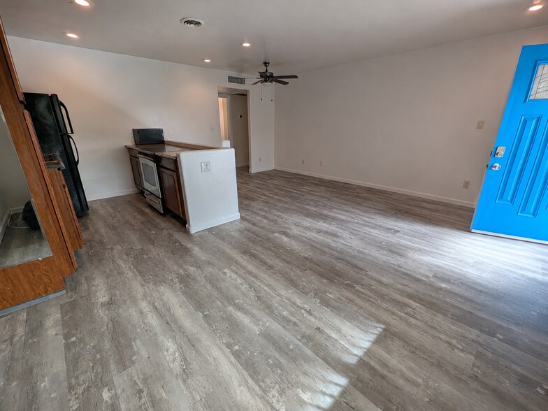 Building Photo - 1418 S Stanley Pl