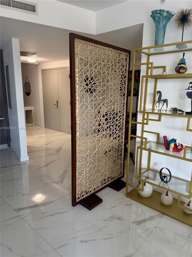 Building Photo - 488 NE 18th St