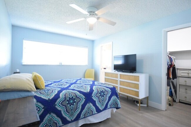 Building Photo - FULLY FURNISHED Condo For Rent in Pinellas...